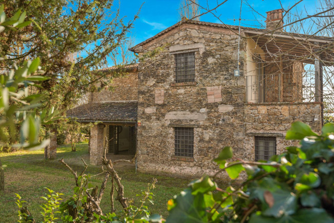 farmhouse for sale in Ferentino