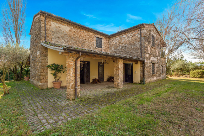 farmhouse for sale in Ferentino