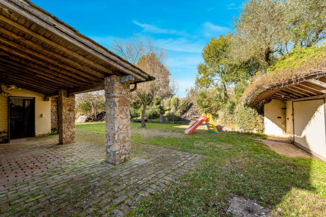 farmhouse for sale in Ferentino