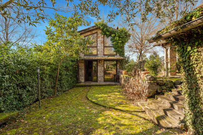 farmhouse for sale in Ferentino