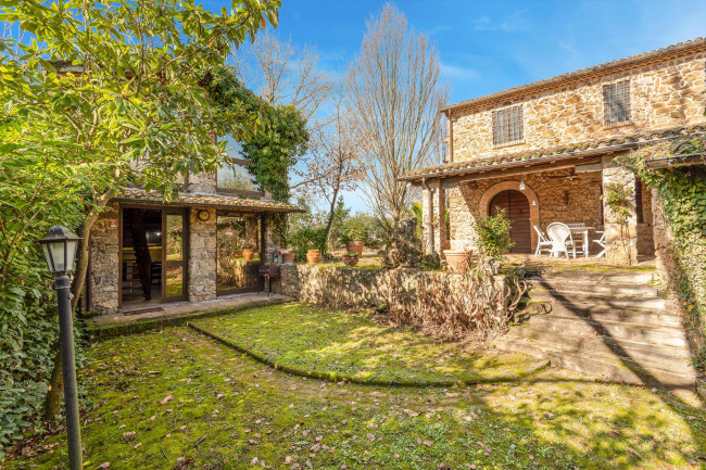 farmhouse for sale in Ferentino