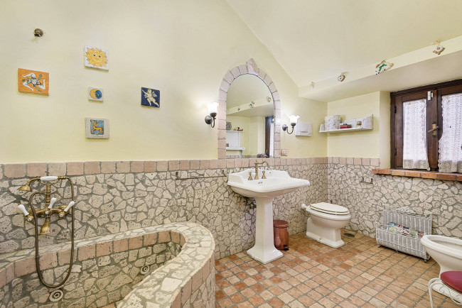 farmhouse for sale in Ferentino