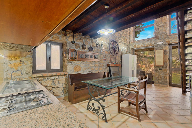 farmhouse for sale in Ferentino