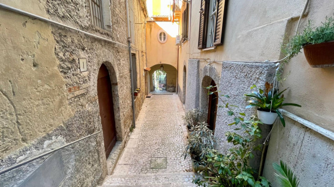 Locale commerciale in vendita a Arpino