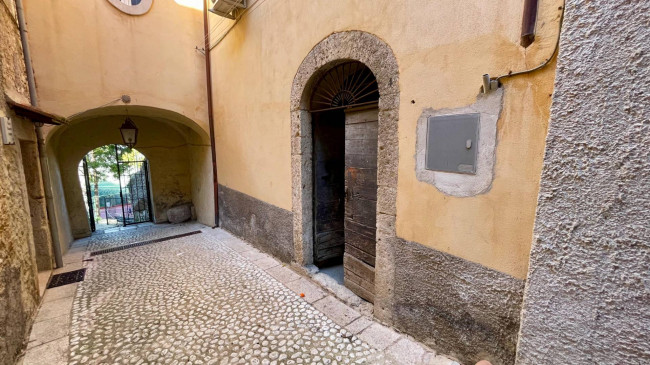 Locale commerciale in vendita a Arpino