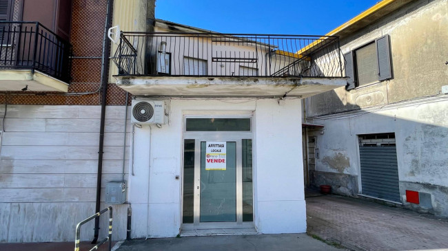 Locale commerciale in vendita a Colfelice