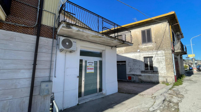 Locale commerciale in vendita a Colfelice