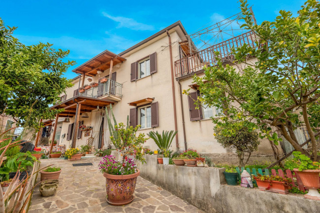 detached house for sale in Sant'Ambrogio sul Garigliano
