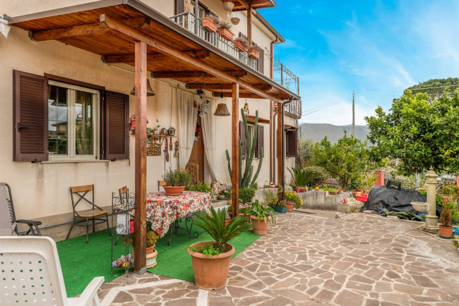 detached house for sale in Sant'Ambrogio sul Garigliano
