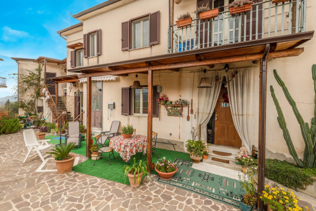 detached house for sale in Sant'Ambrogio sul Garigliano