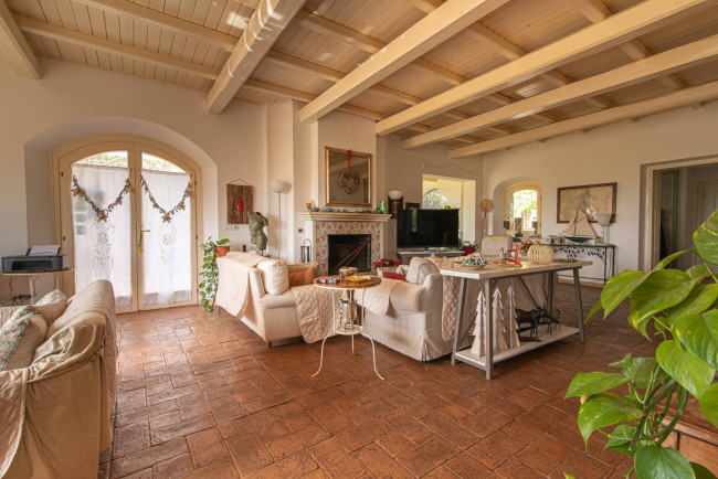 farmhouse for sale in San Donato Val di Comino