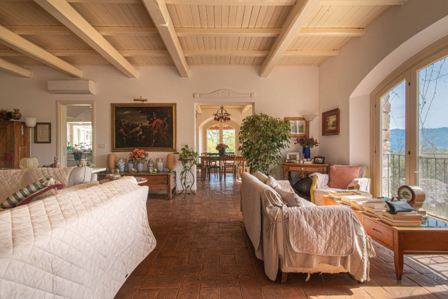 farmhouse for sale in San Donato Val di Comino