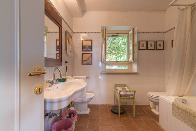 farmhouse for sale in San Donato Val di Comino
