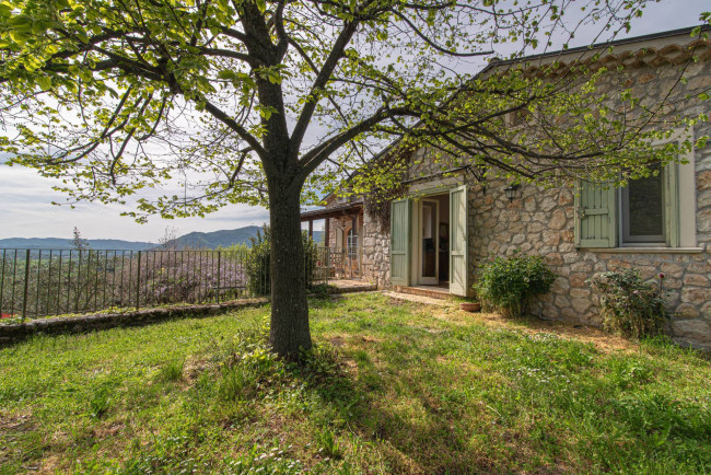 farmhouse for sale in San Donato Val di Comino