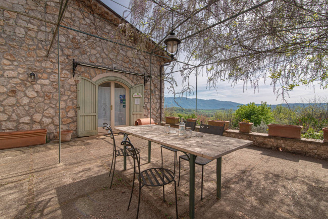 farmhouse for sale in San Donato Val di Comino