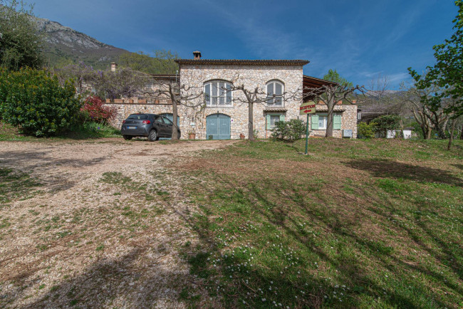 farmhouse for sale in San Donato Val di Comino