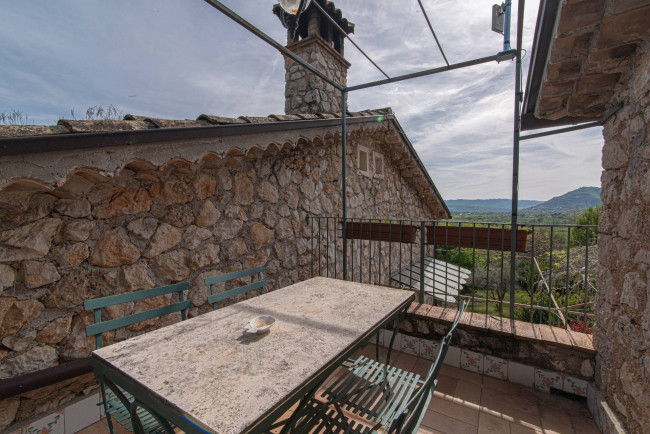 farmhouse for sale in San Donato Val di Comino