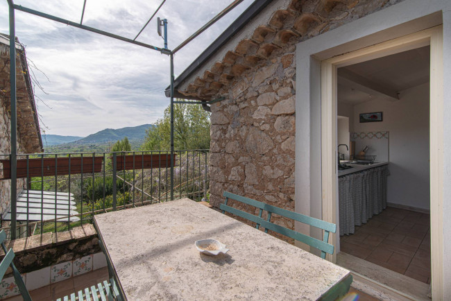 farmhouse for sale in San Donato Val di Comino