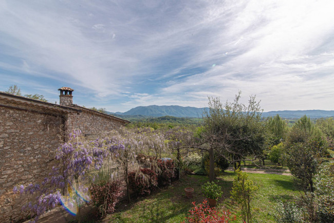 farmhouse for sale in San Donato Val di Comino