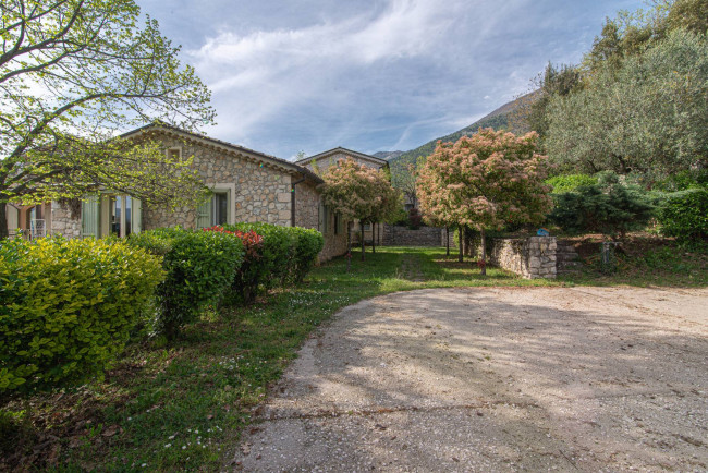 farmhouse for sale in San Donato Val di Comino