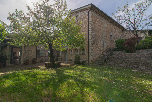 farmhouse for sale in San Donato Val di Comino