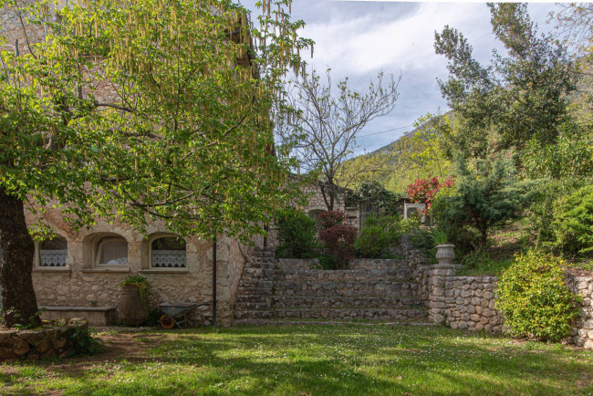 farmhouse for sale in San Donato Val di Comino