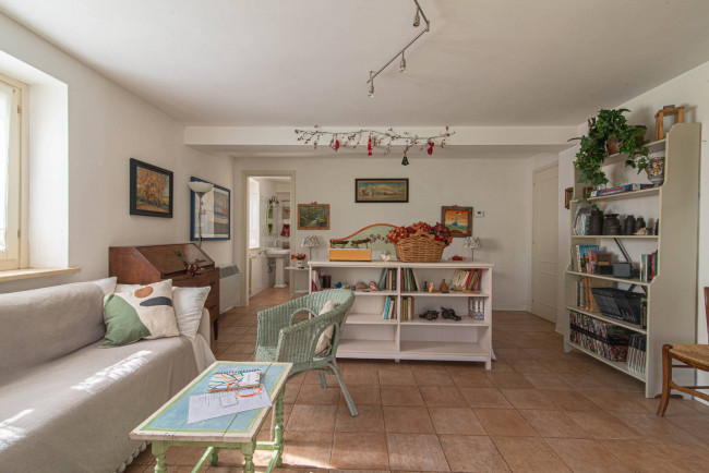 farmhouse for sale in San Donato Val di Comino
