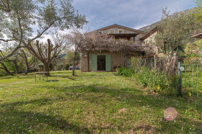 farmhouse for sale in San Donato Val di Comino