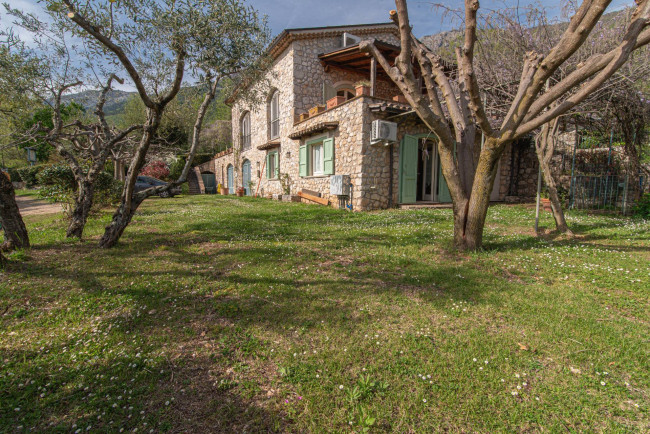 farmhouse for sale in San Donato Val di Comino
