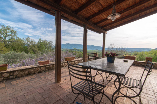 farmhouse for sale in San Donato Val di Comino