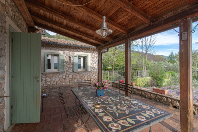 farmhouse for sale in San Donato Val di Comino
