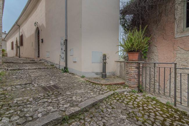 typical historical house for sale in Fontana Liri