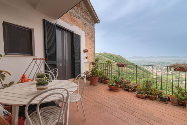 typical historical house for sale in Fontana Liri