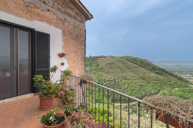 typical historical house for sale in Fontana Liri