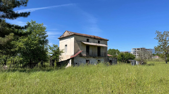 farmhouse for sale in Pontecorvo