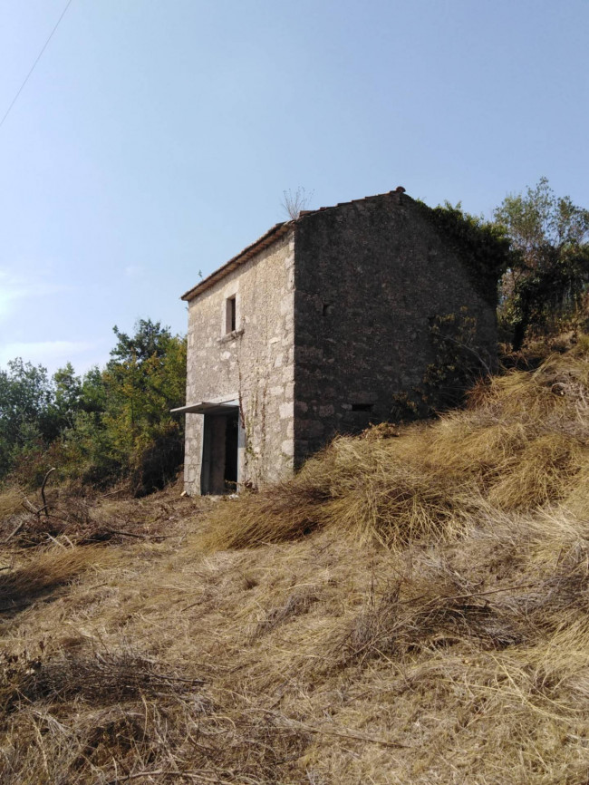 farmhouse for sale in Santopadre