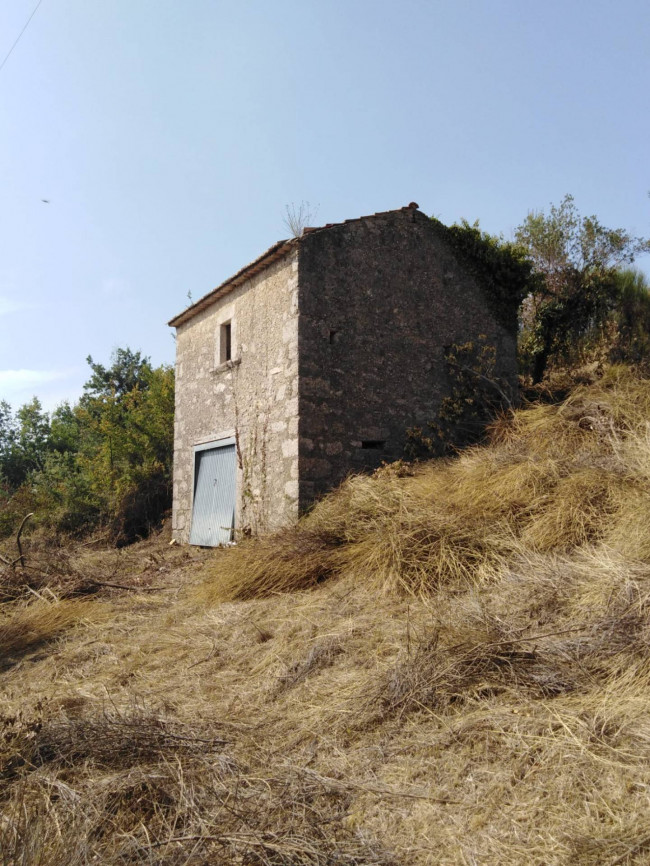 farmhouse for sale in Santopadre