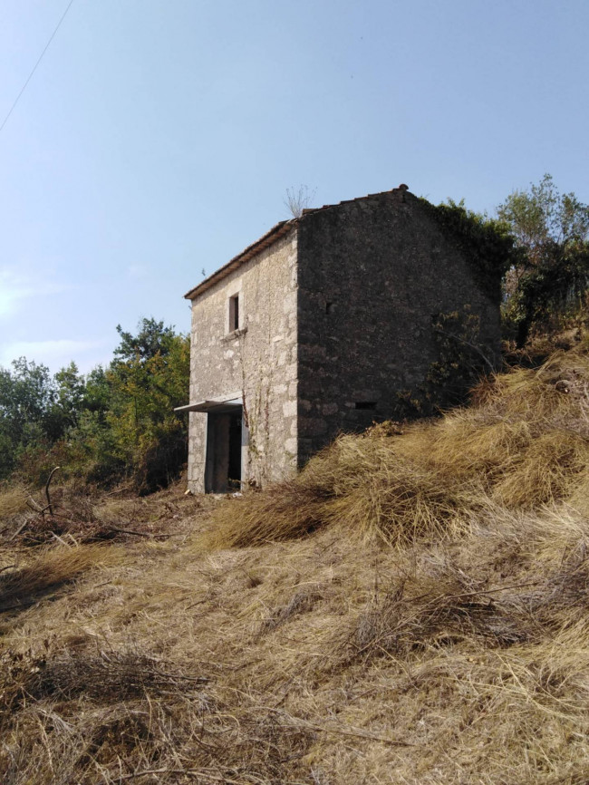 farmhouse for sale in Santopadre