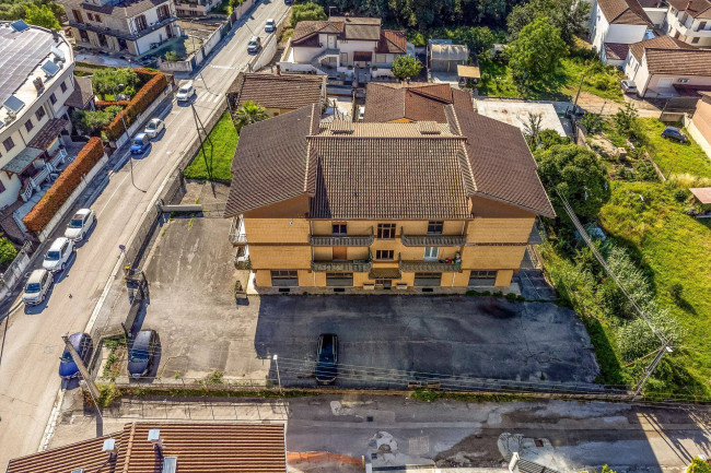 whole building for sale in Piedimonte San Germano