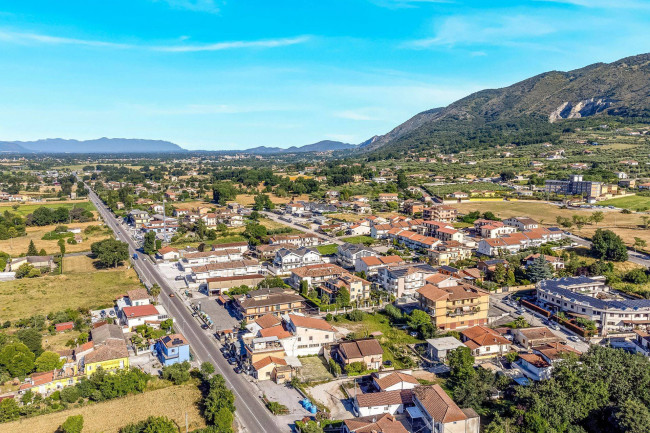 whole building for sale in Piedimonte San Germano