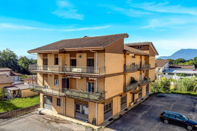 Palazzo intero stabile in vendita a Piedimonte San Germano
