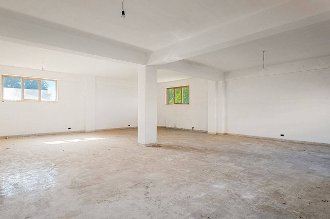 whole building for sale in Piedimonte San Germano