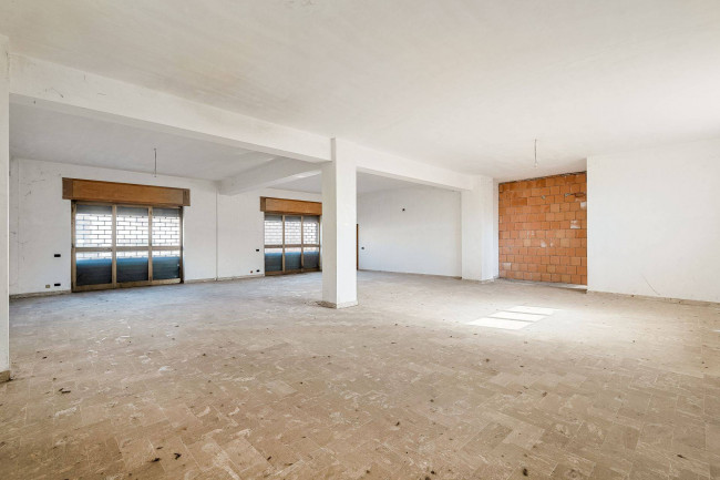 whole building for sale in Piedimonte San Germano