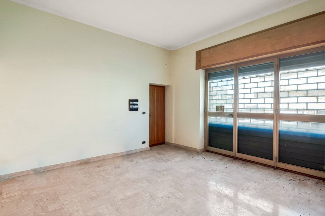 whole building for sale in Piedimonte San Germano
