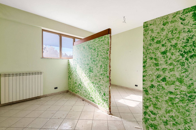 whole building for sale in Piedimonte San Germano