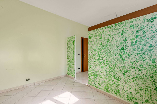 whole building for sale in Piedimonte San Germano