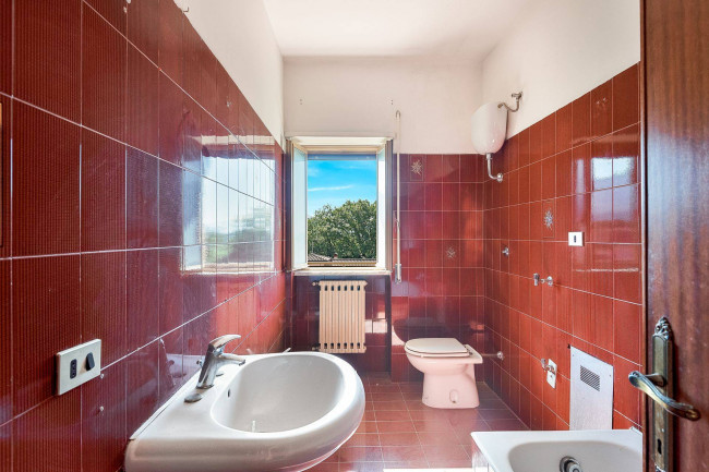 whole building for sale in Piedimonte San Germano