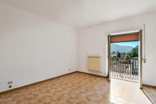 whole building for sale in Piedimonte San Germano
