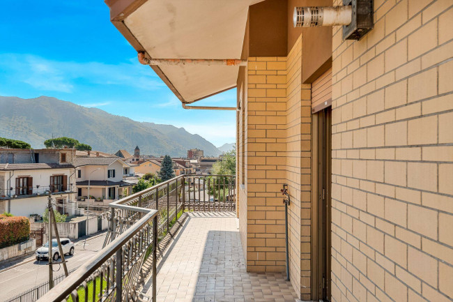 whole building for sale in Piedimonte San Germano