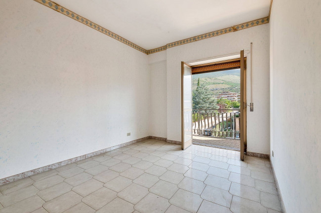 whole building for sale in Piedimonte San Germano